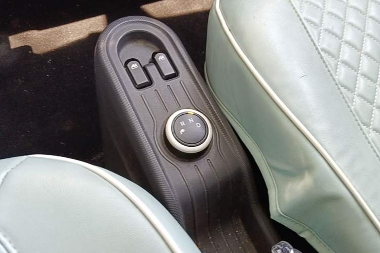 Used Wuling Hongguang MINIEV 2021 Macaron Fashion Model Lithium Iron Phosphate Gear Lever