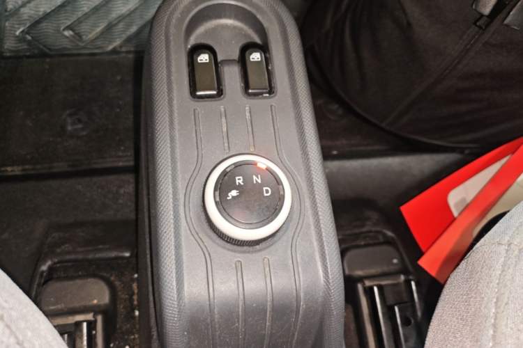 Used Wuling Hongguang MINIEV 2021 Macaron Fashion Model Lithium Iron Phosphate Gear Lever