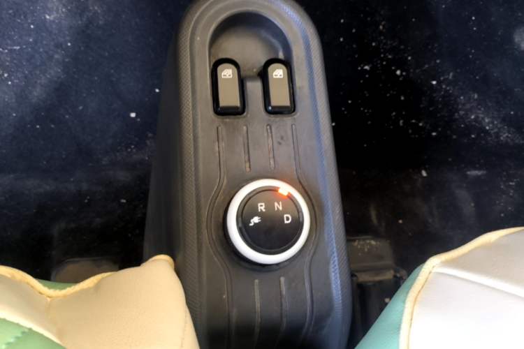 Used Wuling Hongguang MINIEV 2021 Macaron Fashion Edition Lithium-Ion Battery Gear Lever