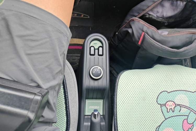 Used Wuling Hongguang MINIEV 2021 Macaron Fashion Model Lithium Iron Phosphate Gear Lever