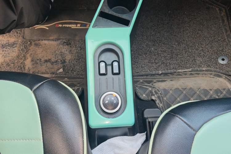 Used Wuling Hongguang MINIEV 2021 Macaron Fashion Model Lithium Iron Phosphate Gear Lever