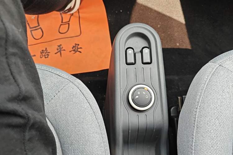 Used Wuling Hongguang MINIEV 2021 Macaron Fashion Model Lithium Iron Phosphate Gear Lever