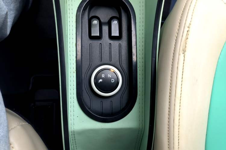 Used Wuling Hongguang MINIEV 2021 Macaron Premium Model – Lithium Iron Phosphate Gear Lever