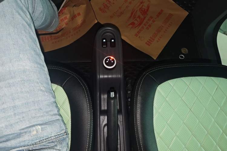Used Wuling Hongguang MINIEV 2021 Macaron Sandwich Model 120 km Lithium Iron Phosphate Gear Lever