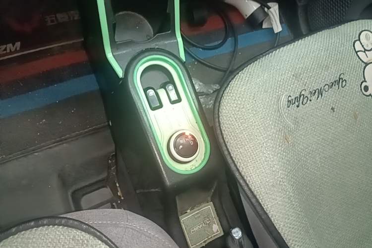 Used Wuling Hongguang MINIEV 2021 Macaron Premium Model – Lithium Iron Phosphate Gear Lever