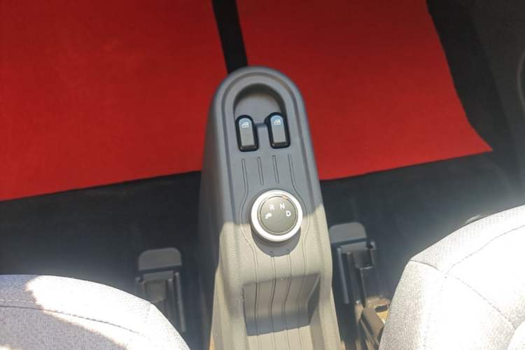 Used Wuling Hongguang MINIEV 2021 Macaron Premium Model – Lithium Iron Phosphate Gear Lever