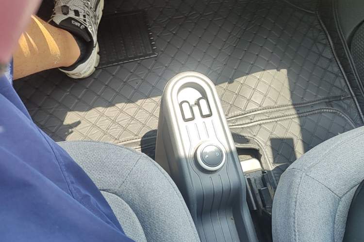 Used Wuling Hongguang MINIEV 2021 Macaron Fashion Model Lithium Iron Phosphate Gear Lever