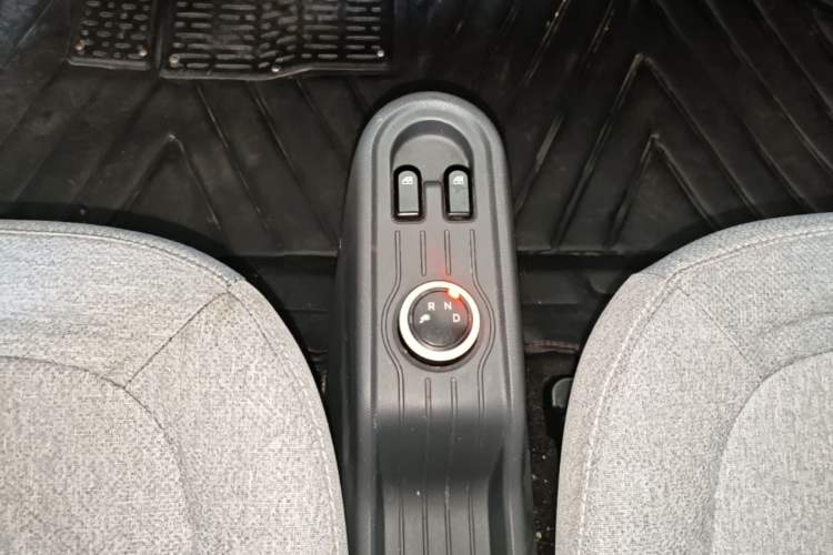 Used Wuling Hongguang MINIEV 2021 Macaron Fashion Model Lithium Iron Phosphate Gear Lever