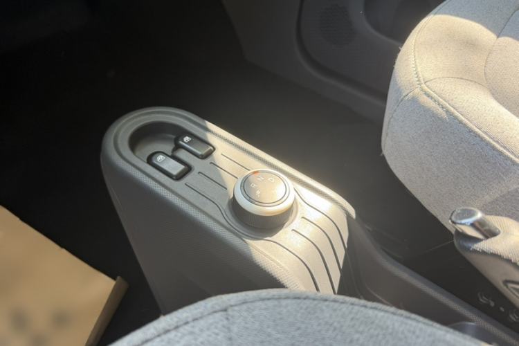 Used Wuling Hongguang MINIEV 2021 Macaron Fashion Model Lithium Iron Phosphate Gear Lever
