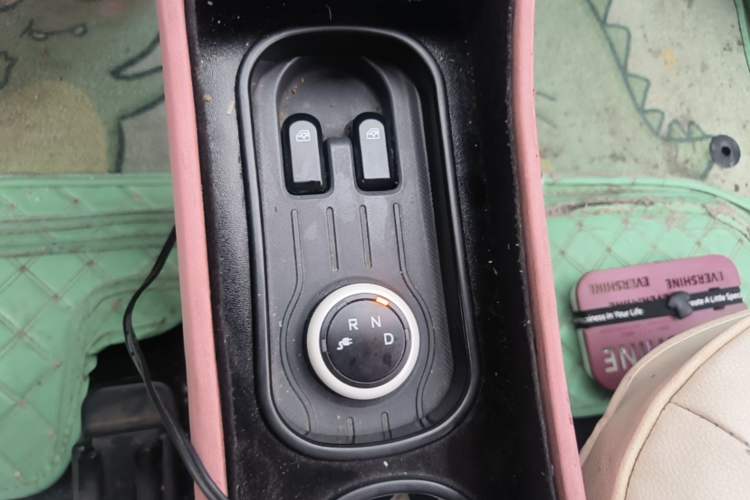 Used Wuling Hongguang MINIEV 2021 Macaron Premium Model – Lithium-NMC Gear Lever