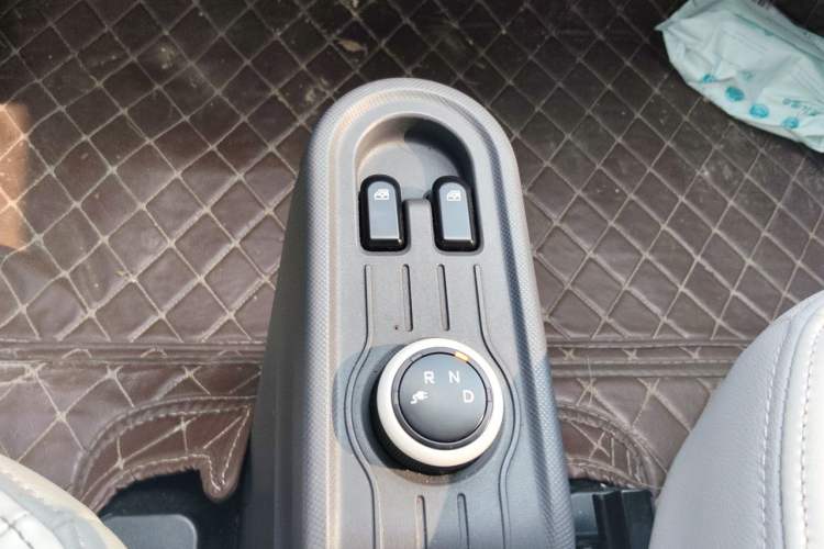 Used Wuling Hongguang MINIEV 2021 Macaron Premium Model – Lithium Iron Phosphate Gear Lever