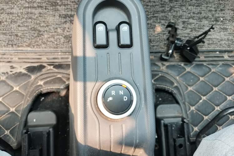 Used Wuling Hongguang MINIEV 2021 Macaron Premium Model – Lithium Iron Phosphate Gear Lever