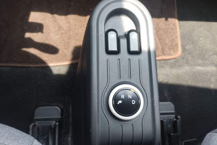 Used Wuling Hongguang MINIEV 2021 Macaron Sandwich Model 120 km Lithium NMC Gear Lever