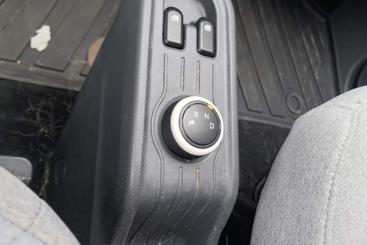Used Wuling Hongguang MINIEV 2021 Macaron Fashion Model Lithium Iron Phosphate Gear Lever