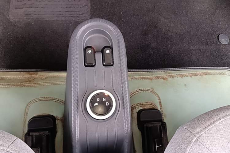 Used Wuling Hongguang MINIEV 2021 Macaron Fashion Model Lithium Iron Phosphate Gear Lever