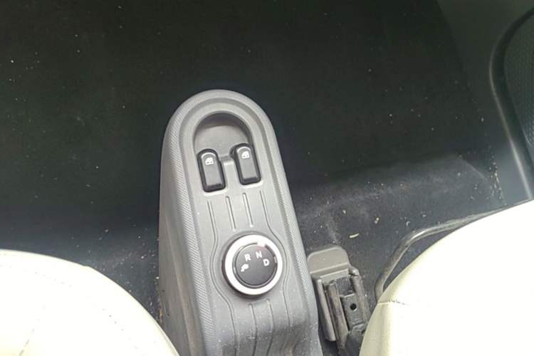 Used Wuling Hongguang MINIEV 2021 Macaron Premium Model – Lithium Iron Phosphate Gear Lever