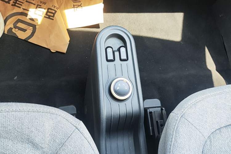 Used Wuling Hongguang MINIEV 2021 Macaron Premium Model – Lithium Iron Phosphate Gear Lever