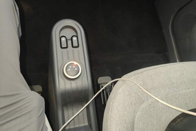 Used Wuling Hongguang MINIEV 2021 Macaron Fashion Edition Lithium-Ion Battery Gear Lever