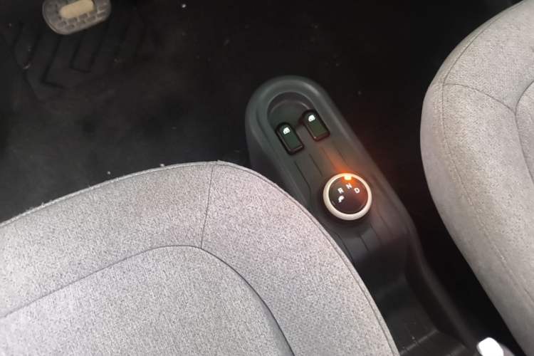 Used Wuling Hongguang MINIEV 2021 Macaron Premium Model – Lithium Iron Phosphate Gear Lever