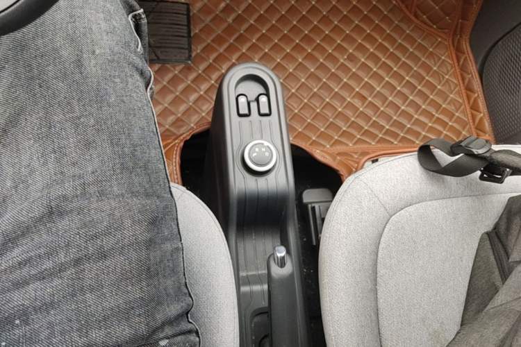 Used Wuling Hongguang MINIEV 2021 Macaron Fashion Model Lithium Iron Phosphate Gear Lever