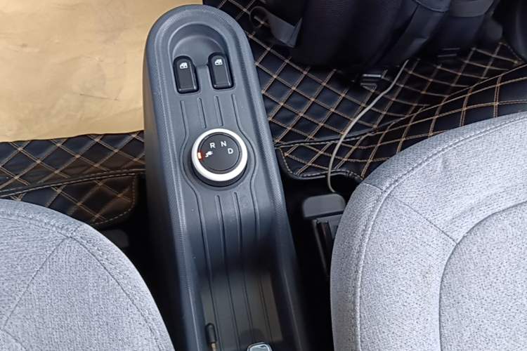 Used Wuling Hongguang MINIEV 2021 Macaron Premium Model – Lithium-NMC Gear Lever
