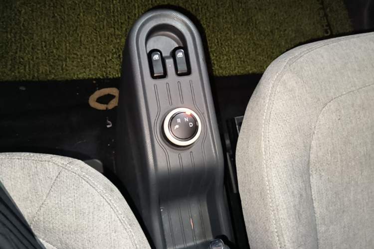 Used Wuling Hongguang MINIEV 2021 Macaron Fashion Edition Lithium-Ion Battery Gear Lever