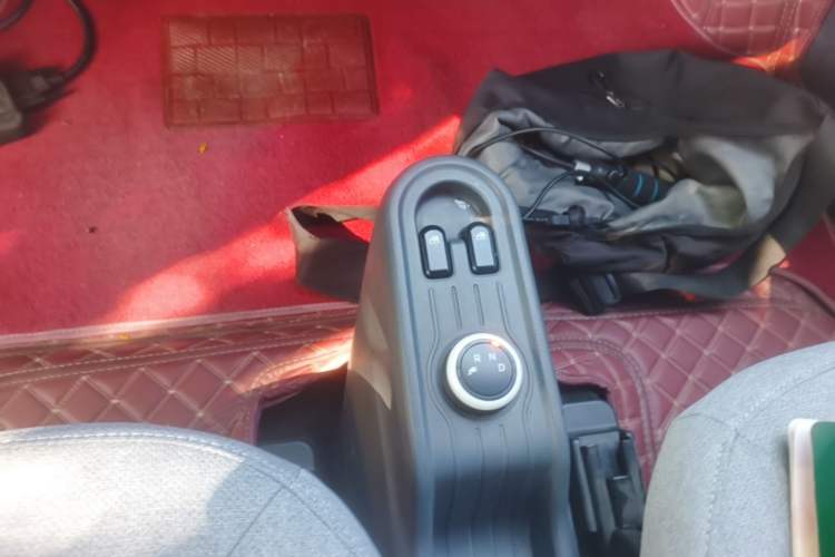 Used Wuling Hongguang MINIEV 2021 Macaron Premium Model – Lithium Iron Phosphate Gear Lever