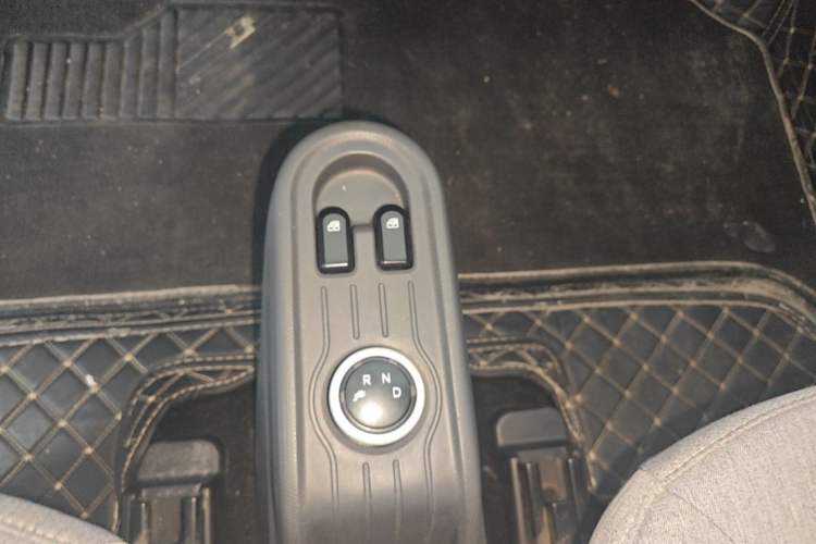 Used Wuling Hongguang MINIEV 2021 Macaron Fashion Model Lithium Iron Phosphate Gear Lever