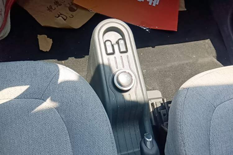 Used Wuling Hongguang MINIEV 2021 Macaron Fashion Model Lithium Iron Phosphate Gear Lever
