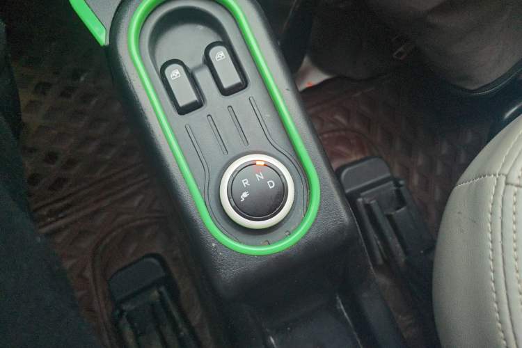 Used Wuling Hongguang MINIEV 2021 Macaron Sandwich Model 120 km Lithium Iron Phosphate Gear Lever