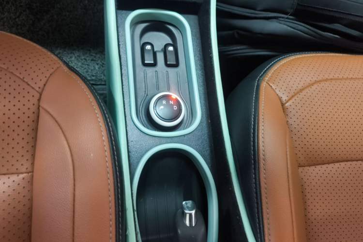 Used Wuling Hongguang MINIEV 2021 Macaron Premium Model – Lithium Iron Phosphate Gear Lever