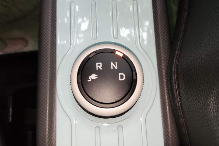 Used Wuling Hongguang MINIEV 2021 Macaron Fashion Model Lithium Iron Phosphate Gear Lever