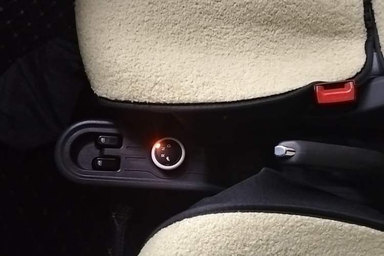 Used Wuling Hongguang MINIEV 2021 Macaron Premium Model – Lithium Iron Phosphate Gear Lever