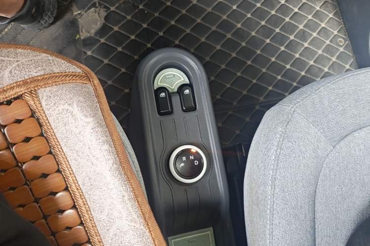 Used Wuling Hongguang MINIEV 2021 Macaron Premium Model – Lithium-NMC Gear Lever