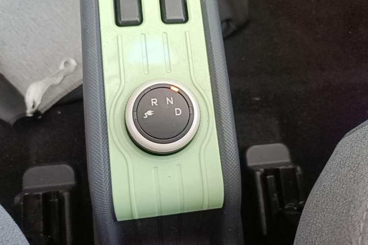 Used Wuling Hongguang MINIEV 2021 Macaron Fashion Model Lithium Iron Phosphate Gear Lever