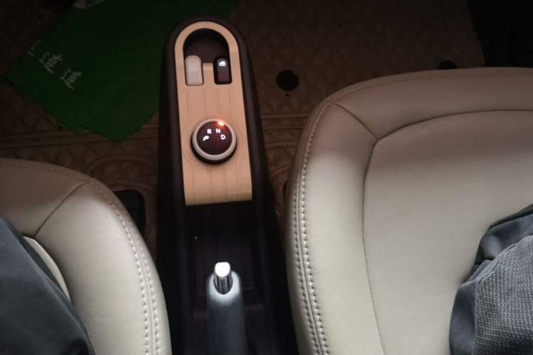 Used Wuling Hongguang MINIEV 2021 Macaron Premium Model – Lithium Iron Phosphate Gear Lever