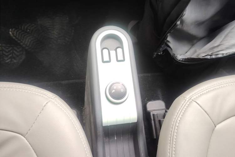 Used Wuling Hongguang MINIEV 2021 Macaron Fashion Edition Lithium-Ion Battery Gear Lever