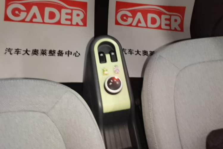 Used Wuling Hongguang MINIEV 2021 Macaron Fashion Model Lithium Iron Phosphate Gear Lever