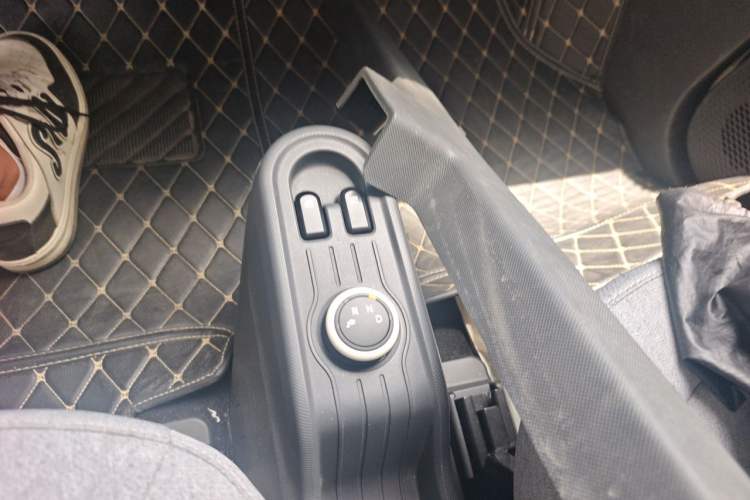 Used Wuling Hongguang MINIEV 2021 Macaron Premium Model – Lithium Iron Phosphate Gear Lever
