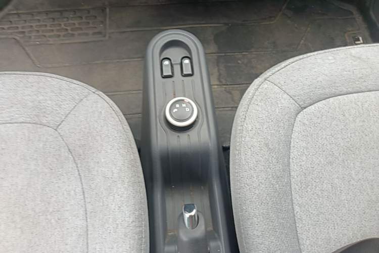 Used Wuling Hongguang MINIEV 2021 Macaron Fashion Model Lithium Iron Phosphate Gear Lever
