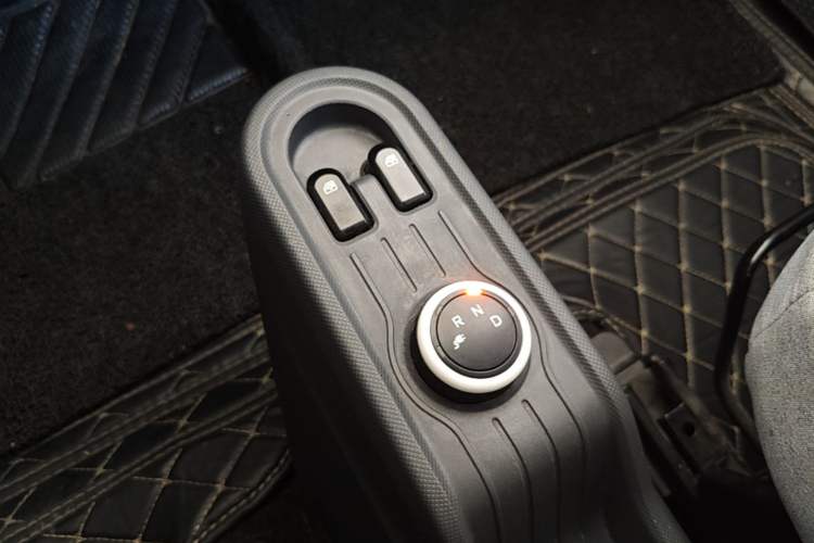 Used Wuling Hongguang MINIEV 2021 Macaron Premium Model – Lithium Iron Phosphate Gear Lever
