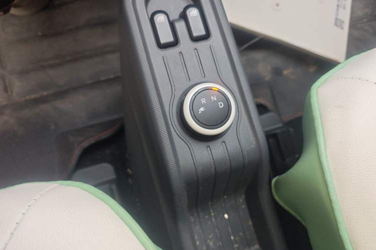 Used Wuling Hongguang MINIEV 2021 Macaron Premium Model – Lithium Iron Phosphate Gear Lever