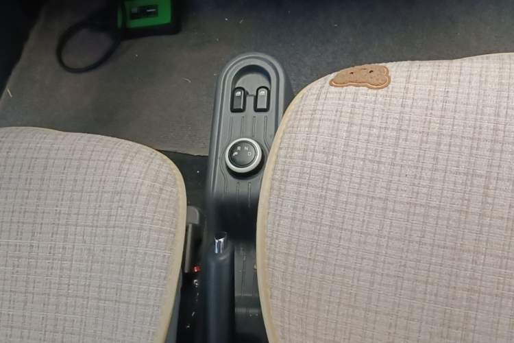 Used Wuling Hongguang MINIEV 2021 Macaron Fashion Model Lithium Iron Phosphate Gear Lever