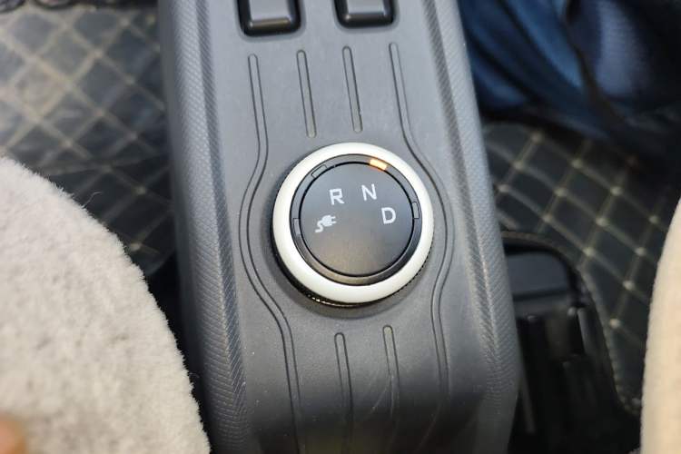 Used Wuling Hongguang MINIEV 2021 Macaron Premium Model – Lithium-NMC Gear Lever