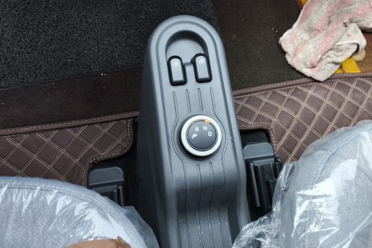 Used Wuling Hongguang MINIEV 2021 Macaron Fashion Model Lithium Iron Phosphate Gear Lever