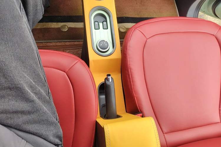 Used Wuling Hongguang MINIEV 2021 Macaron Fashion Model Lithium Iron Phosphate Gear Lever