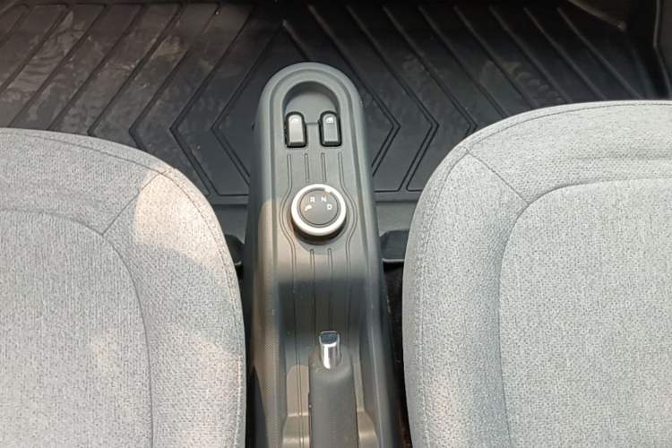 Used Wuling Hongguang MINIEV 2021 Macaron Premium Model – Lithium Iron Phosphate Gear Lever