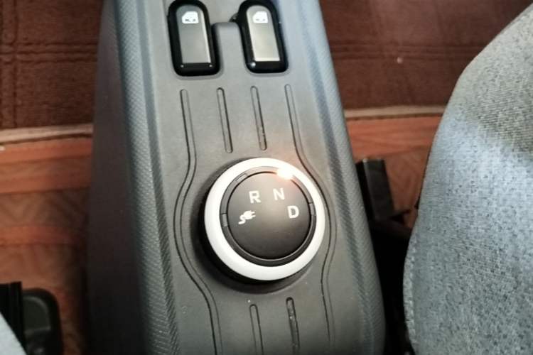 Used Wuling Hongguang MINIEV 2021 Macaron Premium Model – Lithium Iron Phosphate Gear Lever