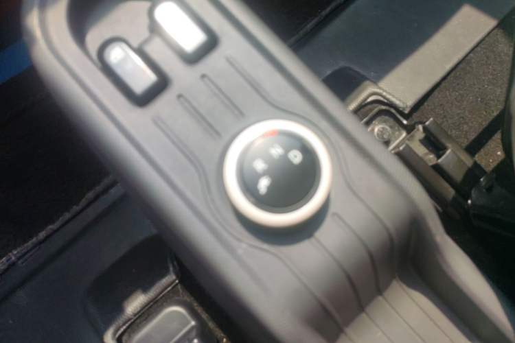 Used Wuling Hongguang MINIEV 2021 Macaron Premium Model – Lithium Iron Phosphate Gear Lever
