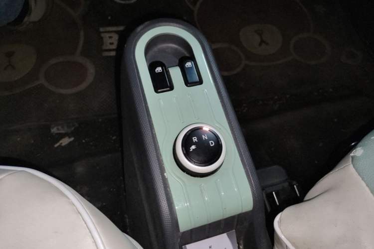 Used Wuling Hongguang MINIEV 2021 Macaron Premium Model – Lithium Iron Phosphate Gear Lever